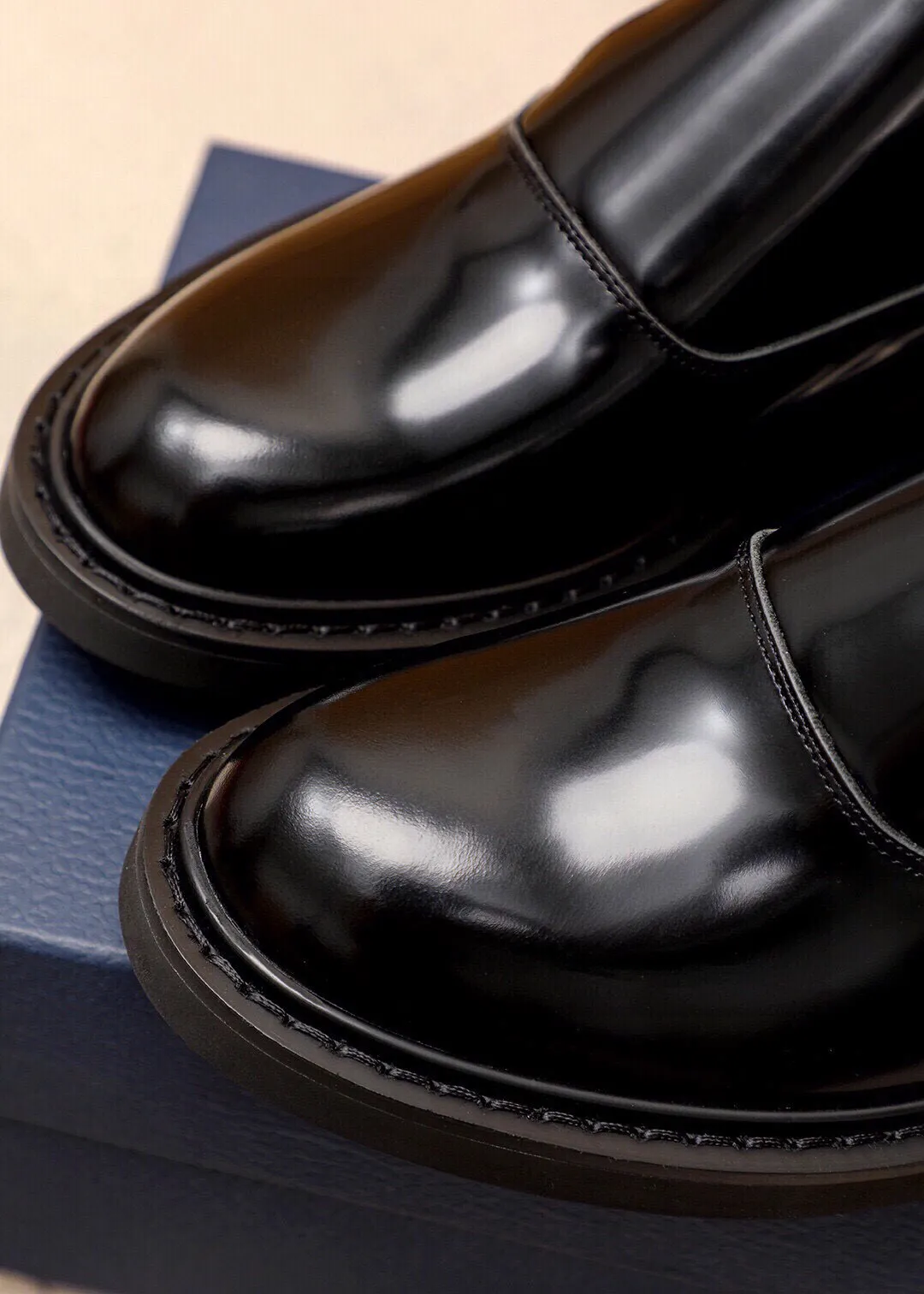 Men's men's shoes 💰600 💐"Dior" Dior 🇮🇹🇮🇹 counter synchronization Top purchasing agent 🔍🔍Men's 2⃣️0⃣️2⃣️5⃣️Business leather shoes Original open-edge beads imported from Italy, fully imported cow leather lining, sole: original T men's shoes 💰U outsole, exclusive movable molded sole, super comfortable, original factory follow-up goods, 🔍🔍high quality, can be entered and exited the counter at will, welcome to compare. Regular size 39-44 (customized at 38.45🉑️) 3 colors🉑️ to choose from